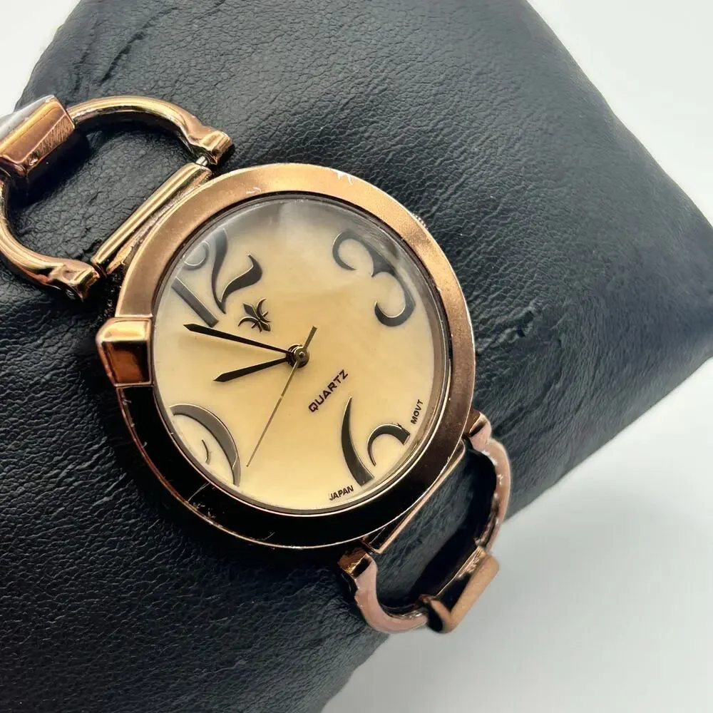 Gold Tone Women Watch Fleur-de-lis Emblem Oversized Arabic Numerals New Battery